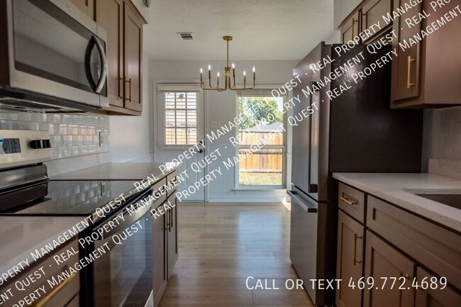 property at 1224 Mockingbird Ln