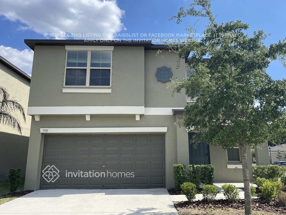 7715 Silver Berry Ct in Gibsonton, FL - Building Photo