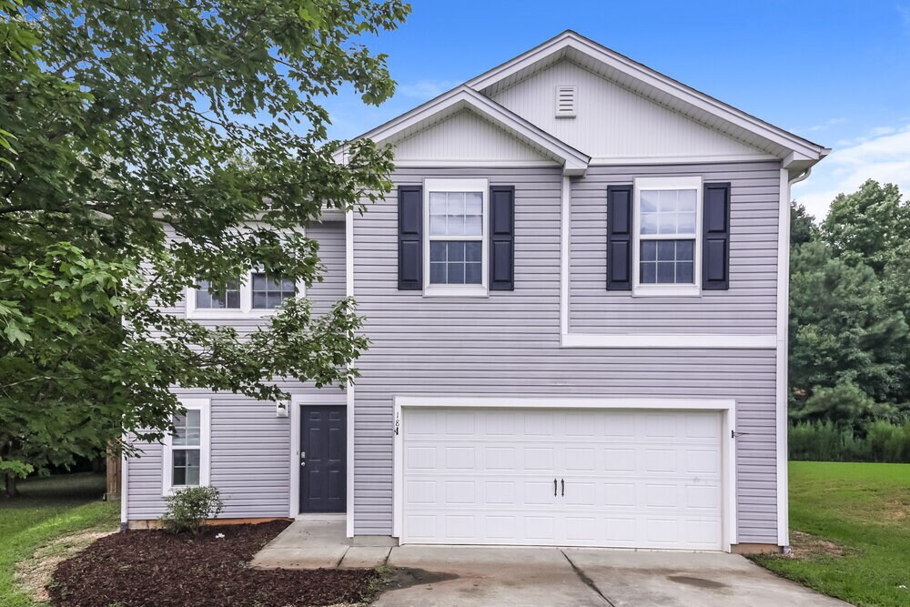 18 Yale Ct in Clayton, NC - Building Photo