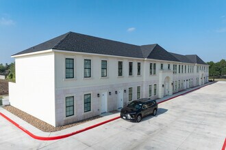 Palm Court Townhomes in Harlingen, TX - Building Photo - Building Photo