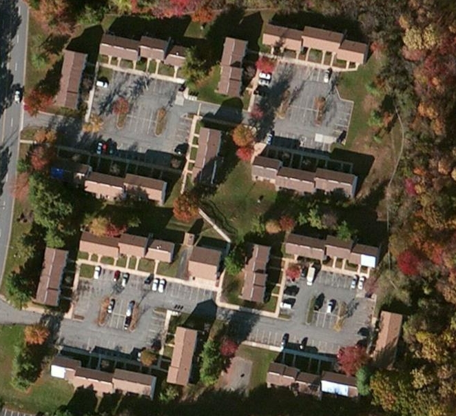 Burton Creek Apartments in Lynchburg, VA - Foto de edificio