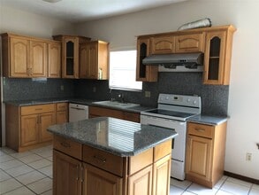 2434 Hodges Bend Cir in Sugar Land, TX - Building Photo - Building Photo