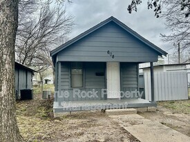 608 W 4th St in Ada, OK - Building Photo