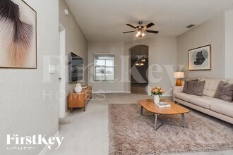 10611 Carloway Hills Dr in Wimauma, FL - Building Photo - Building Photo