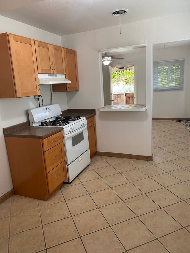 144 N La Luna Ave in Ojai, CA - Building Photo - Building Photo