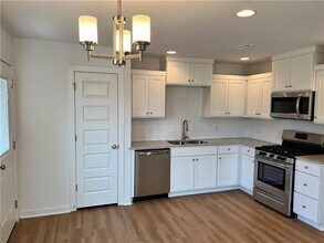 506 N Cresswell Dr in Fayetteville, AR - Building Photo - Building Photo
