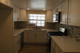 357 E Providencia Ave in Burbank, CA - Building Photo