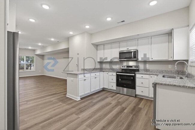 1511 Fort Bragg Rd in Fayetteville, NC - Foto de edificio - Building Photo