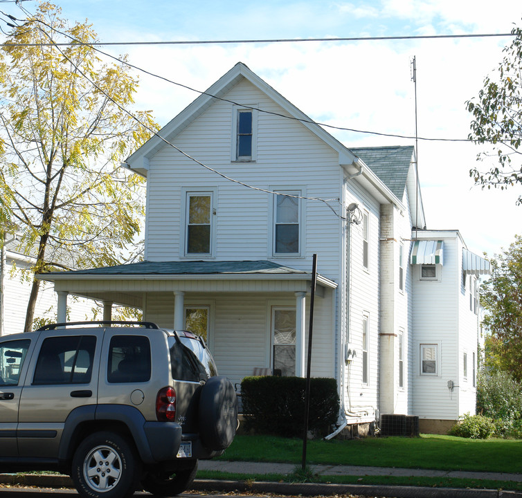 460 W Main St in Bloomsburg, PA - Building Photo