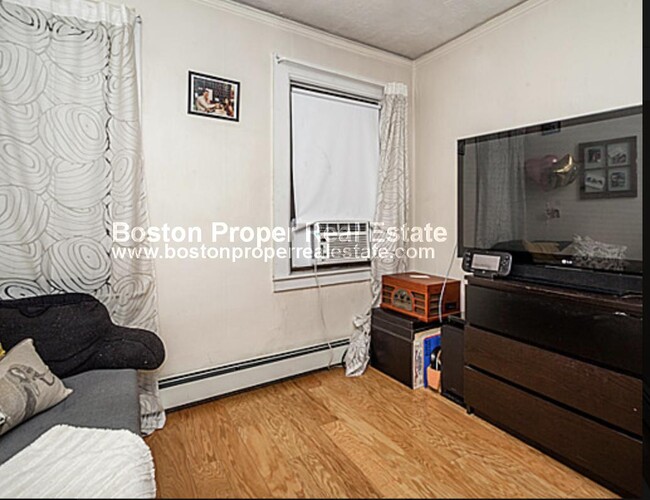 94 W Cedar St, Unit 2 in Boston, MA - Building Photo - Building Photo