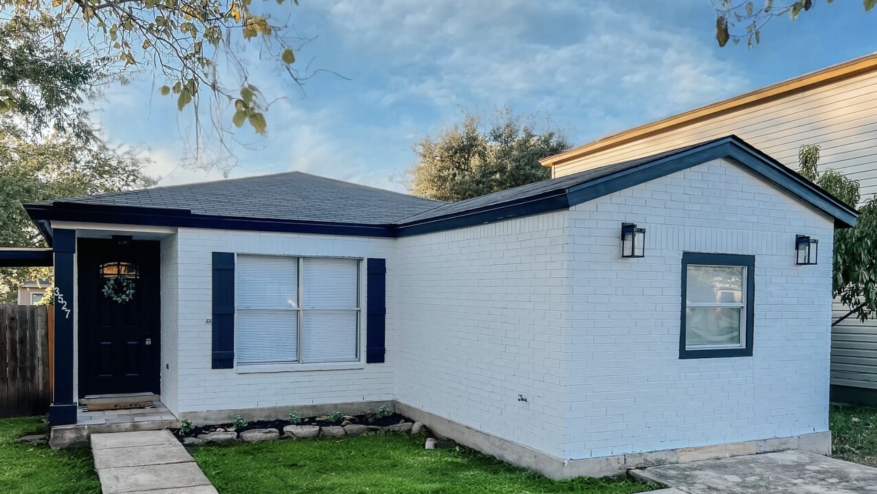 3527 Cameron Springs in San Antonio, TX - Building Photo