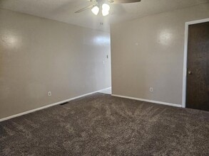 18732 E Blackhawk Trail in Independence, MO - Building Photo - Building Photo