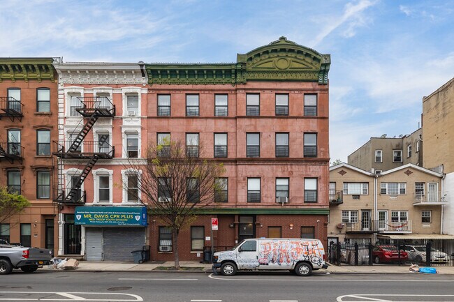 701 DeKalb Ave in Brooklyn, NY - Building Photo - Building Photo