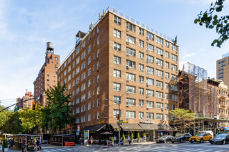 200 E 30th St in New York, NY - Building Photo - Primary Photo