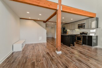 4215 Glencoe Ave, Unit 131 in Marina Del Rey, CA - Foto de edificio - Building Photo