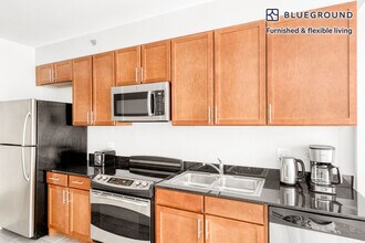 210 N Wells St in Chicago, IL - Building Photo - Building Photo