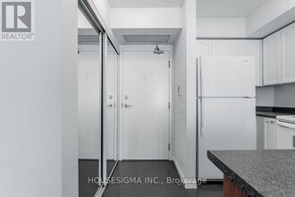 28-928 Harrison Garden Blvd in Toronto, ON - Building Photo - Building Photo