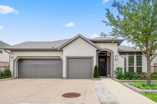 property at 6919 Red Oak Dr