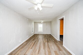 7221 S Hall St in Houston, TX - Building Photo - Building Photo