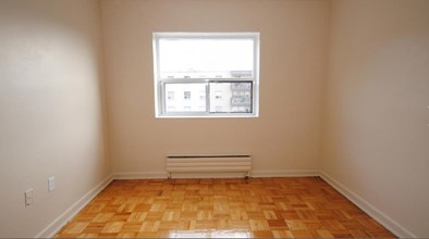 Mountain Apartments in Hamilton, ON - Building Photo - Interior Photo