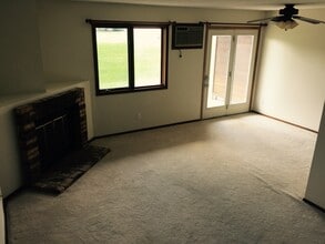 7624 157th St W, Unit 310 in Apple Valley, MN - Foto de edificio - Building Photo