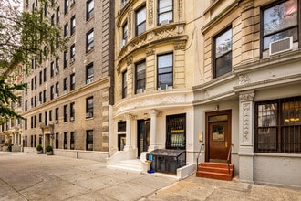 318 W 106th St in New York, NY - Building Photo - Building Photo