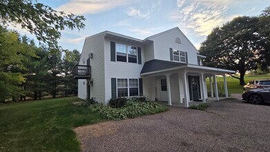 433 Clinton Ct, Unit 1 in Amherst, WI - Building Photo - Building Photo
