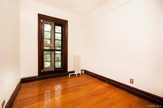 568 W 261st St in Bronx, NY - Building Photo - Building Photo