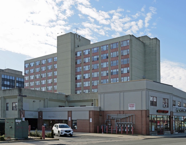 Clinton Plaza in Hempstead, NY - Building Photo - Building Photo