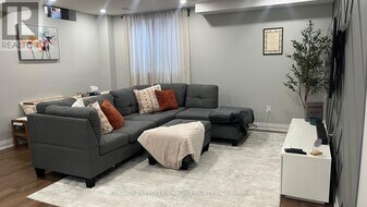 14 Copperhill Hts in Barrie, ON - Building Photo