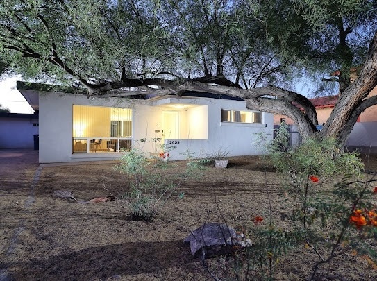 2039 E 8th St in Tucson, AZ - Foto de edificio - Building Photo