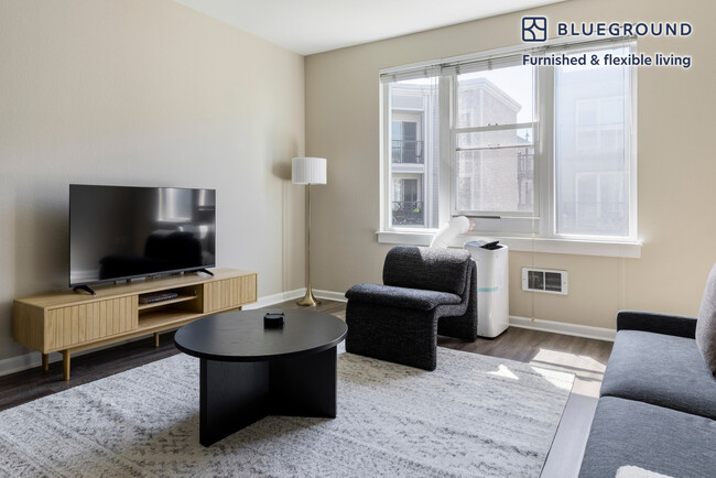 5684 Bay St in Emeryville, CA - Foto de edificio - Building Photo