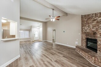 8530 Sunny Ridge Dr in Houston, TX - Building Photo - Building Photo