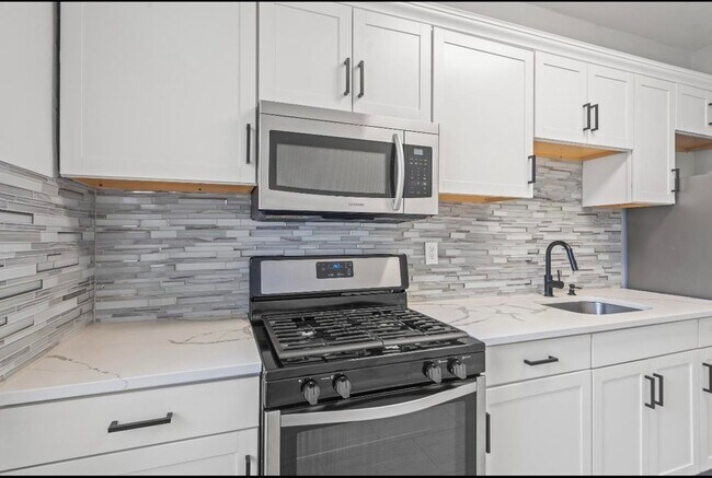 117 Kensington Ave in Jersey City, NJ - Building Photo - Building Photo