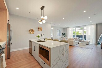 2344 W Polk St in Chicago, IL - Building Photo - Building Photo