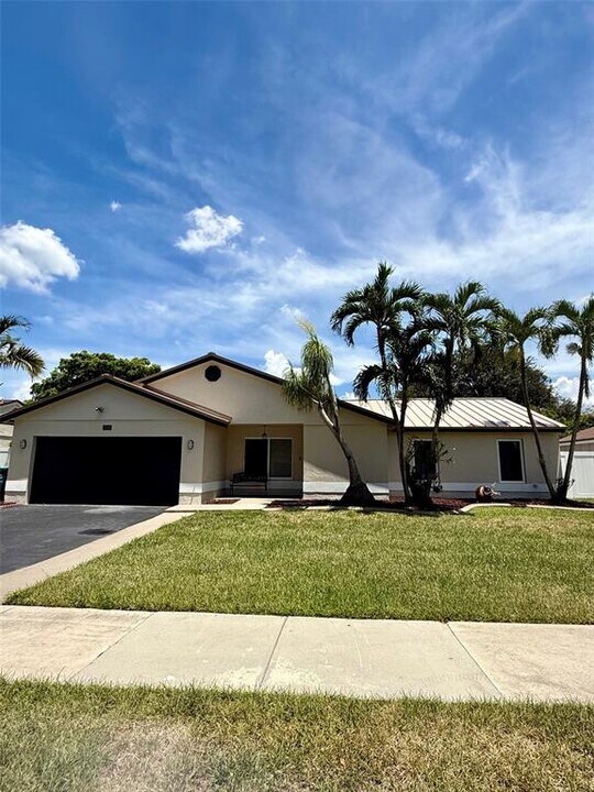 11561 SW 51st St in Cooper City, FL - Building Photo