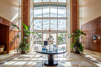 347 N New River Dr E in Fort Lauderdale, FL - Foto de edificio - Building Photo