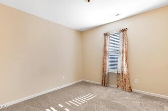 1732 Great Bend Dr in Durham, NC - Foto de edificio - Building Photo