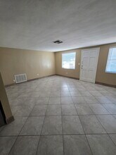 7541 Seashore Dr in Port Richey, FL - Building Photo - Building Photo