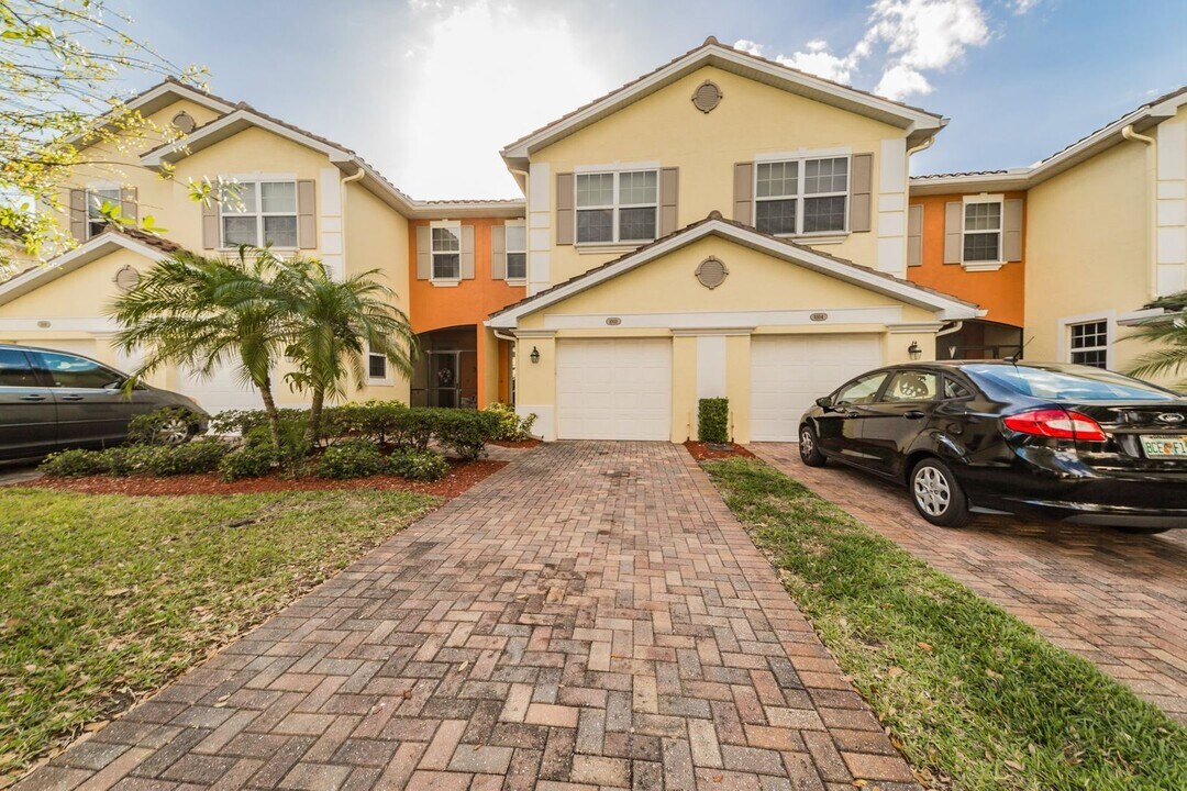 4360 Lazio Way in Ft. Myers, FL - Building Photo