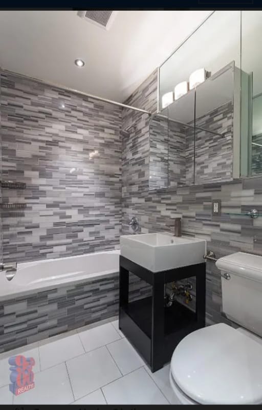 W. 123rd St, 7th Ave in New York, NY - Building Photo - Building Photo