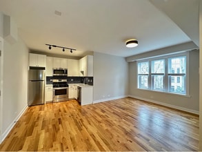 655 W Wrightwood Ave, Unit 300 in Chicago, IL - Building Photo - Building Photo