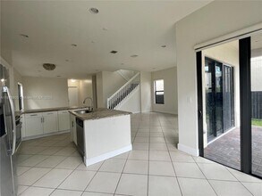 3316 W 98th Pl in Hialeah, FL - Building Photo - Building Photo