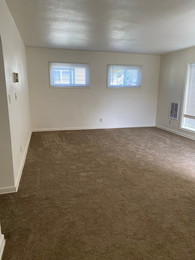 1761 Market St NE in Salem, OR - Building Photo - Building Photo