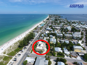 403 Gulf Dr in Bradenton Beach, FL - Building Photo - Primary Photo