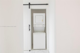 979 SW 10th St in Miami, FL - Building Photo - Building Photo
