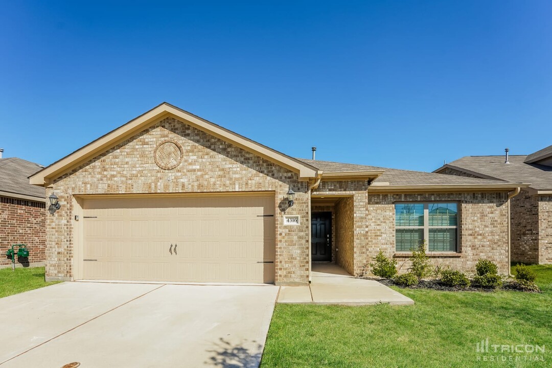 4316 Cat Tail Wy in Forney, TX - Building Photo