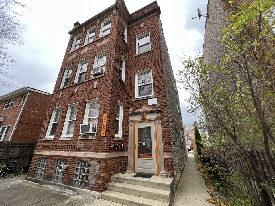 6426 N Troy St, Unit 2 in Chicago, IL - Building Photo