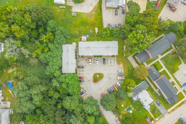 McDuffee Brook Apartments in Rochester, NH - Building Photo - Building Photo