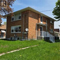 112 Heiman St in Kitchener, ON - Building Photo